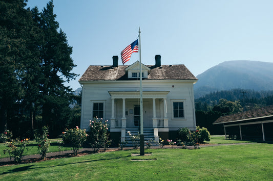 Outdoor American flag flying on 25 foot pole with correct flag size proportion